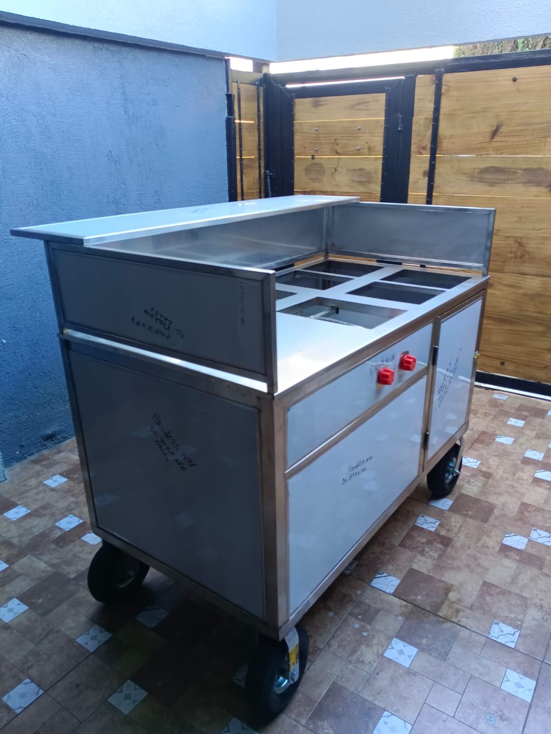 Mobiliario en acero inoxidable a medida