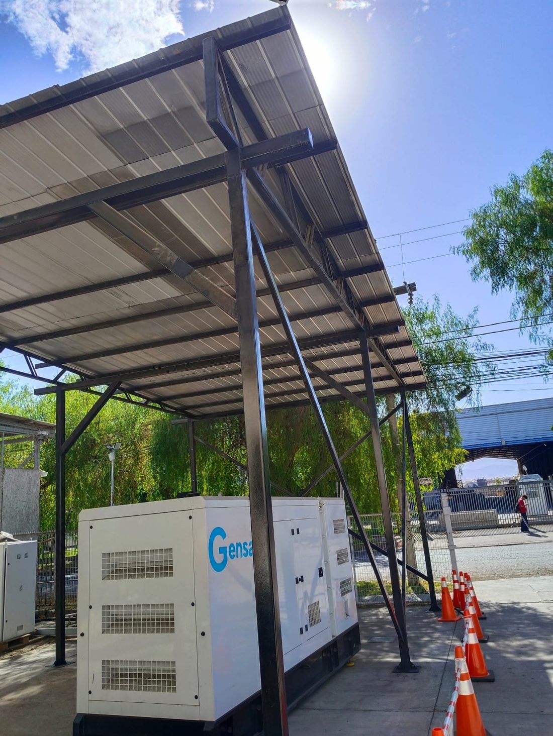 Estructura y techumbre metálica tipo cobertizo